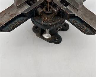 Lot 0576: American Vintage Double-Jaw Swivel Bench Vise, Cast Iron (photo 2)