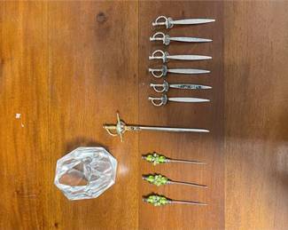 Lot 10016: Vintage Cocktail Pick Set with Glass Holder, 11 Pcs (photo 2)