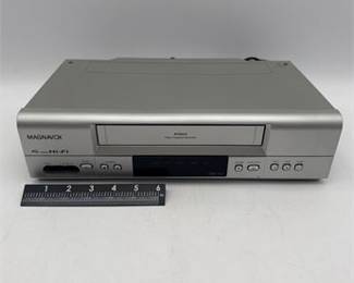 Lot 0464: Magnavox MVR650MG/17 Four-Head Hi-Fi VHS VCR (photo 4)