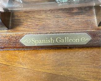 Lot 10049: Glass Spanish Galleon Decanter on Wooden Cradle Stand (photo 5)