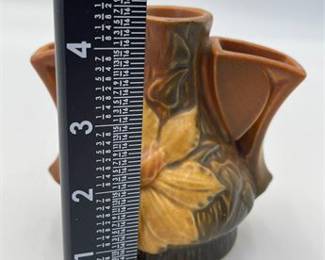 Lot 559: Roseville Pottery Clematis Flower Frog, Shape 50-4 (photo 6)