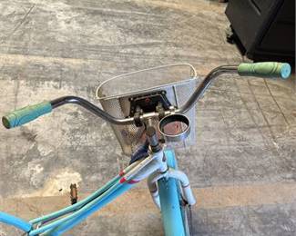 Lot 0532: Schwinn Teal Single-Speed Step-Through Cruiser Bicycle (photo 5)