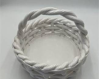 Lot 378: Studio Nova (Mikasa) White Glazed Ceramic Basket (photo 4)