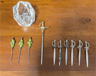 Lot 10016: Vintage Cocktail Pick Set with Glass Holder, 11 Pcs (photo 3)