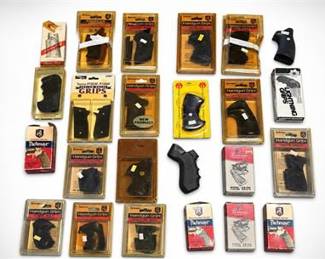 Lot 0750: Pachmayr & Lightning Grips Mixed Lot, Pistol/Revolver — current bid $11