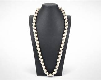 Lot 492: Cowrie Shell Lei Necklace, Continuous Loop — current bid $5