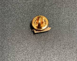 Lot 969: L.G. Balfour 10K Gold-Filled Skier Lapel Pins, Group (photo 2)