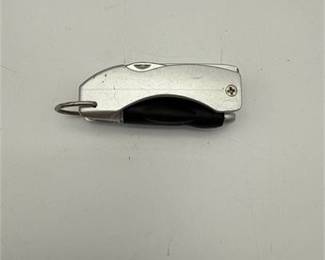 Lot 0420: Folding Keychain Multi-Tool with Blade and LED Light (photo 8)