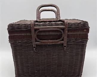 Lot 0302: Wicker Picnic Basket, Suitcase Form, Dark Brown (photo 2)