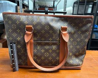 Lot 762: Louis Vuitton Monogram Sac Weekend PM Tote (photo 6)