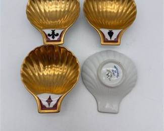 Lot 0952: Portuguese Porcelain Bridge Suit Shell Dishes, Set of 4 (photo 4)