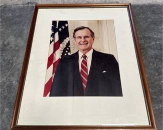 Lot 21: Framed 1989 Official Presidential Portrait, George H.W. Bush (photo 3)