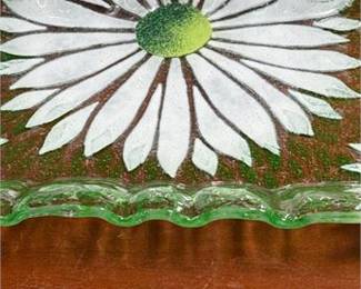 Lot 788: Fused Studio Glass Tray, Daisy & Dragonfly Motif (photo 3)