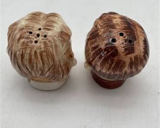 Lot 835: Japanese Figural Ceramic Salt & Pepper Shakers, Pair (photo 4)