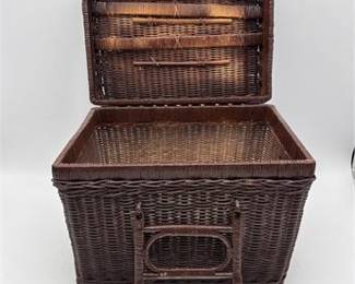 Lot 0302: Wicker Picnic Basket, Suitcase Form, Dark Brown (photo 4)