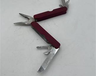 Lot 466: Unmarked Folding Multi-Tool with Pliers and File (photo 2)
