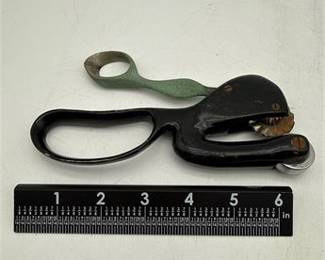 Lot 0306: Florian "The Perfect Pinker" Rotary Pinking Tool (photo 4)