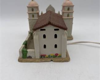 Lot 0317: Midwest Cannon Falls Lighted Ceramic Santa Barbara Mission (photo 3)