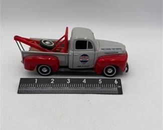 Lot 0339: On Mark Int'l 1949 Ford F1 Die-Cast Chevron Tow Truck (photo 3)
