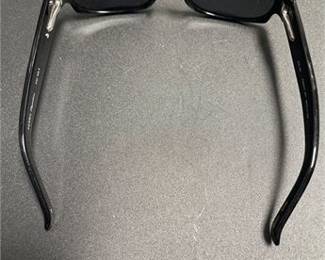 Lot 959: Fossil Signature Black Acetate Oval Sunglasses w/ Case (photo 2)