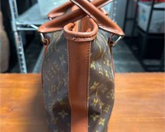 Lot 762: Louis Vuitton Monogram Sac Weekend PM Tote (photo 3)