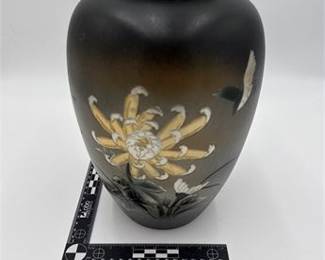 Lot 0525: Japanese-Style Mixed Metal Vase, Chrysanthemum & Bird (photo 3)