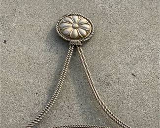Lot 0164: Bombay Company Round Rope-Twist Wall Mirror, 37" (photo 3)