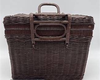 Lot 0302: Wicker Picnic Basket, Suitcase Form, Dark Brown (photo 3)