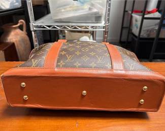 Lot 762: Louis Vuitton Monogram Sac Weekend PM Tote (photo 4)