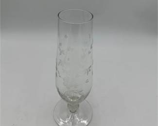 Lot 0821: Etched Glass Footed Bud Vase, Floral Motif (photo 7)