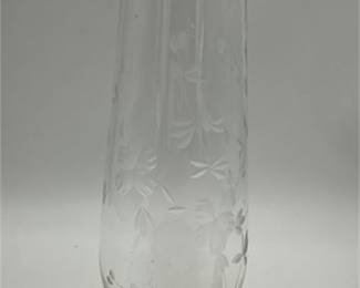 Lot 0821: Etched Glass Footed Bud Vase, Floral Motif (photo 4)