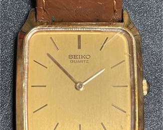 Lot 965: Seiko Caliber 6530 Gold-Tone Rectangular Dress Watch (photo 4)