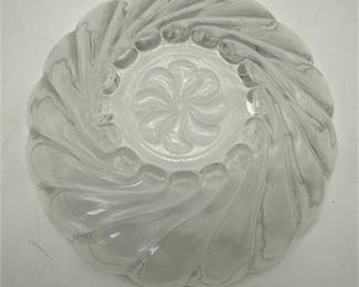 Lot 0359: Pressed Glass Swirl Bowl with Scalloped Petal Rim (photo 2)
