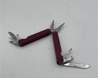 Lot 466: Unmarked Folding Multi-Tool with Pliers and File (photo 5)