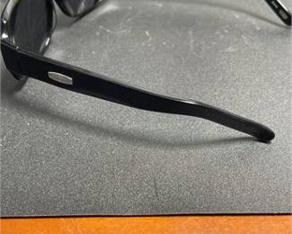 Lot 959: Fossil Signature Black Acetate Oval Sunglasses w/ Case (photo 4)
