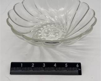 Lot 0359: Pressed Glass Swirl Bowl with Scalloped Petal Rim (photo 3)