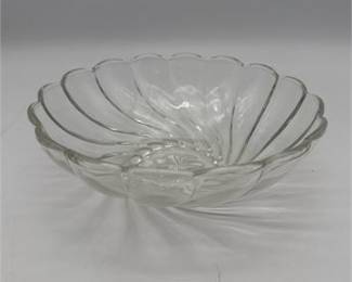 Lot 0359: Pressed Glass Swirl Bowl with Scalloped Petal Rim (photo 4)