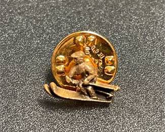 Lot 969: L.G. Balfour 10K Gold-Filled Skier Lapel Pins, Group (photo 3)