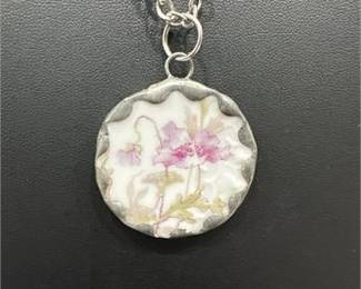 Lot 500: Handcrafted Broken China Porcelain Pendant Necklace (photo 2)