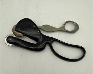 Lot 0306: Florian "The Perfect Pinker" Rotary Pinking Tool (photo 2)