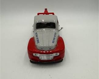 Lot 0339: On Mark Int'l 1949 Ford F1 Die-Cast Chevron Tow Truck (photo 4)