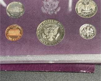 Lot 827: 1984 United States Mint Proof Set, Five Coins (photo 2)