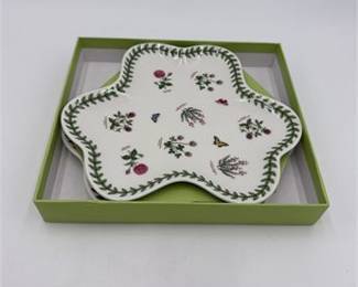 Lot 0533A: Portmeirion Botanic Garden Shamrock Dessert Plates, Set of 2 (photo 4)