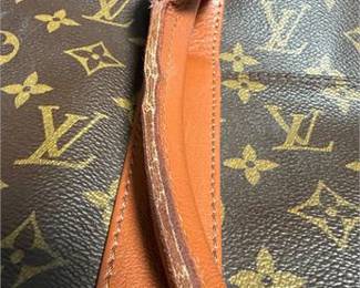 Lot 762: Louis Vuitton Monogram Sac Weekend PM Tote (photo 8)