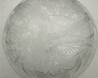 Lot 0357: Pressed Glass Bowl, Frosted Peacock-Feather Pattern (photo 2)