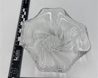 Lot 0726: Colorless Glass Freeform Swirl Bowl, 6 Inches (photo 4)