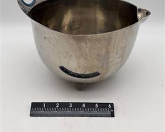 Lot 0472: Michael Graves Design Stainless Steel Mixing Bowl, 1999 (photo 3)
