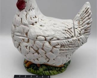 Lot 0215: Italian Glazed Earthenware Hen-on-Nest Covered Tureen (photo 4)