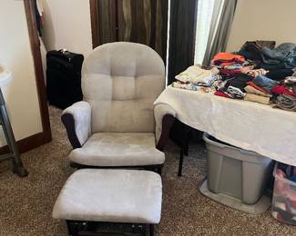 Glider w/ ottoman 