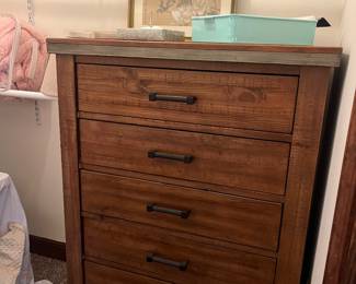 Chest of drawers 